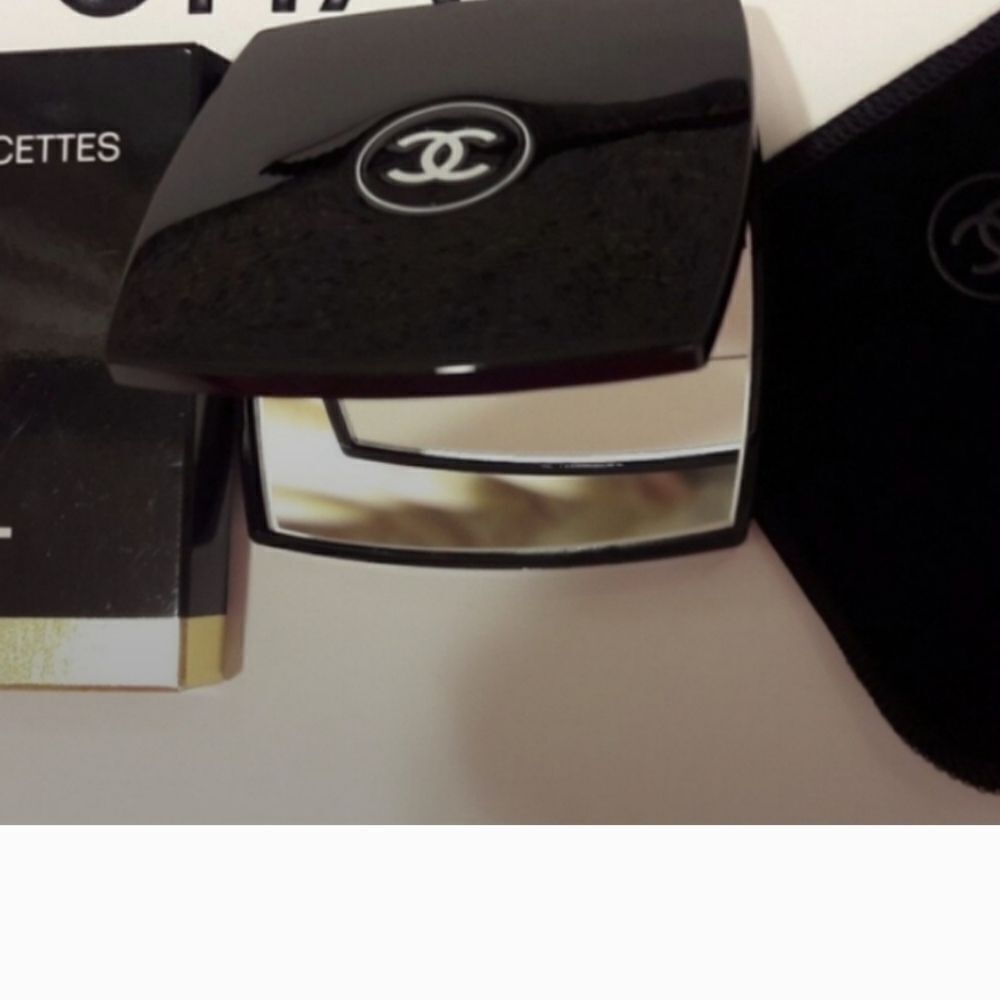 Chanel Compact Mirror - Picture 5 of 8